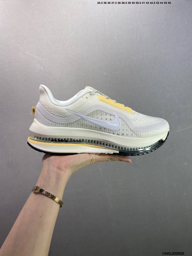 公司级Nike pegasus premium Atmosphere 粉色 全掌可见的Air Zoom首次在pegasus系列中出现，模仿了Vaporfly的碳