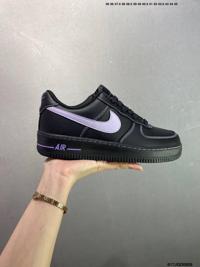 真标耐克Nike Air Force 1 Low 空军一号低帮百搭休闲运动板鞋。柔软、弹性十足的缓震性能和出色的中底设计，横跨复古与现代的外型结合，造就出风靡全