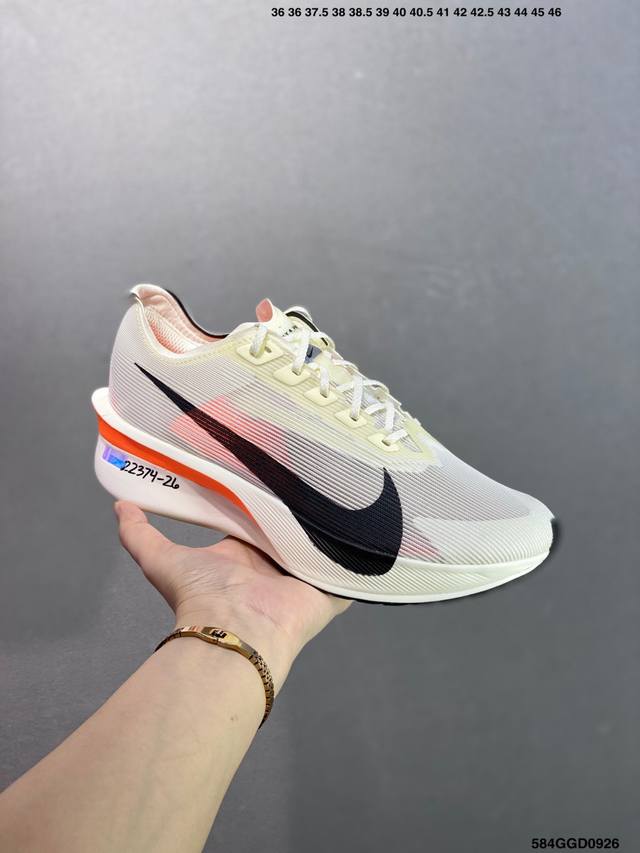 公司级Nike Zoomx Vaporfly Next% 4耐克 轻量化 网面透气运动鞋 这款新一代最强跑鞋在鞋面和鞋底都进行了全方位升级鞋面使用了全新 Vap