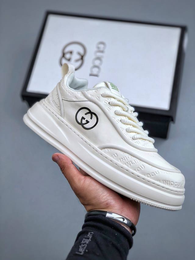 Gucci 古驰今年最新款男鞋 香港-专柜同步 全品相 顶级进口材料 极为亲肤舒适 摸上去非常的细腻 版型上很正 进口牛皮+真皮内里+几何构图案 奢华生动 图案