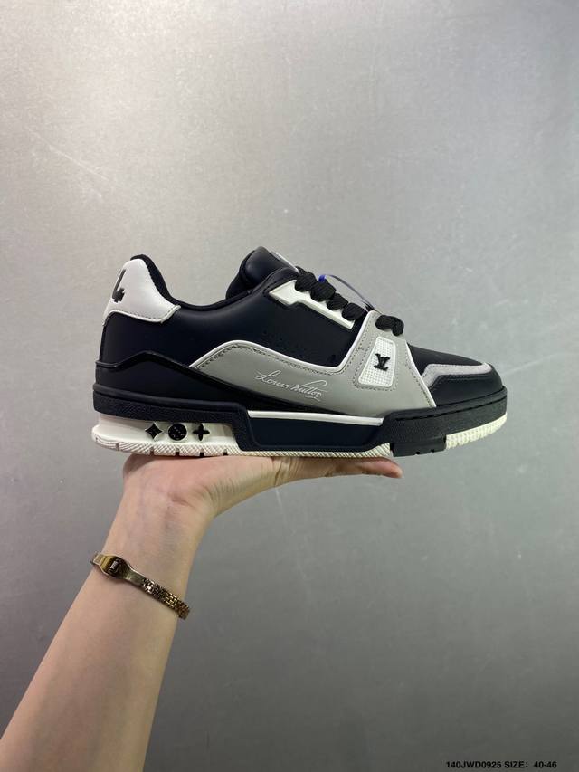 路易威登 Louis Vuitton Lv路易威登板鞋 新款 Lv Trainer最新配色运动鞋 L家 篮球鞋风格运动鞋 该鞋由艺术总监 Virgil Ablo