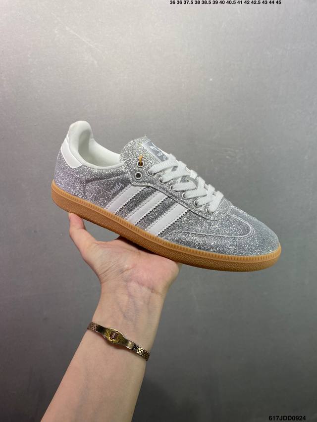 Adidas Samba Og 复古桑巴板鞋 纯原大厂出品 这款桑巴鞋展示了高质量的工艺 带有装饰的超锁缝制和无缝的手感 柔软、柔软的皮革造型和标志性的3条纹完