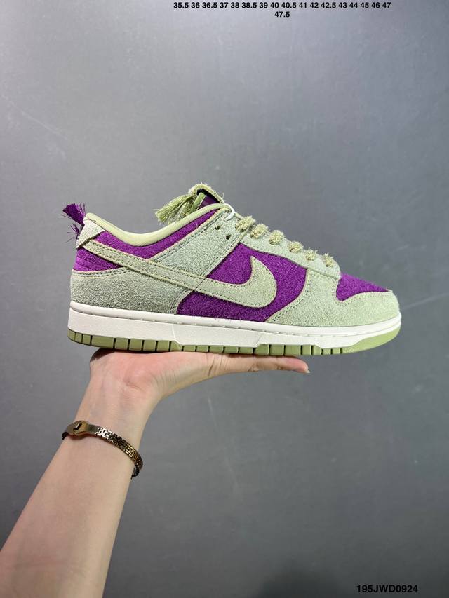 公司级Nike Dunk Sb 墨影疾风 黑米绿 此款以简约大方的造型设计，给人以随性休闲的时尚格调，穿着舒适轻便，运动灵活自如，满足日常个性穿搭。 货号: I