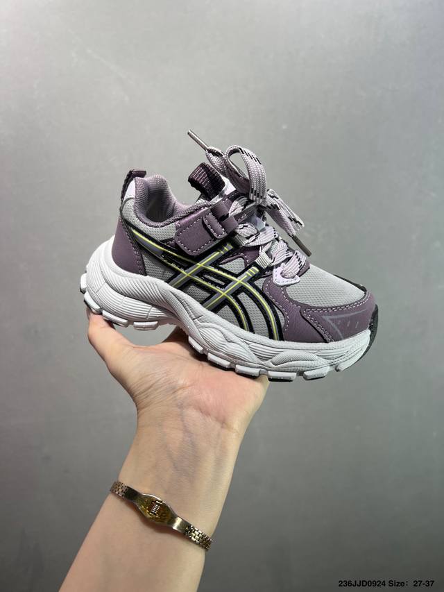 童鞋萌娃休闲鞋Asics 亚瑟士 Tiger Gel-Nyc户外越野休闲运动跑步鞋。#透气网眼鞋面配合部分合成革材质#采用全新Ahar+橡胶材质,更加耐磨. 货