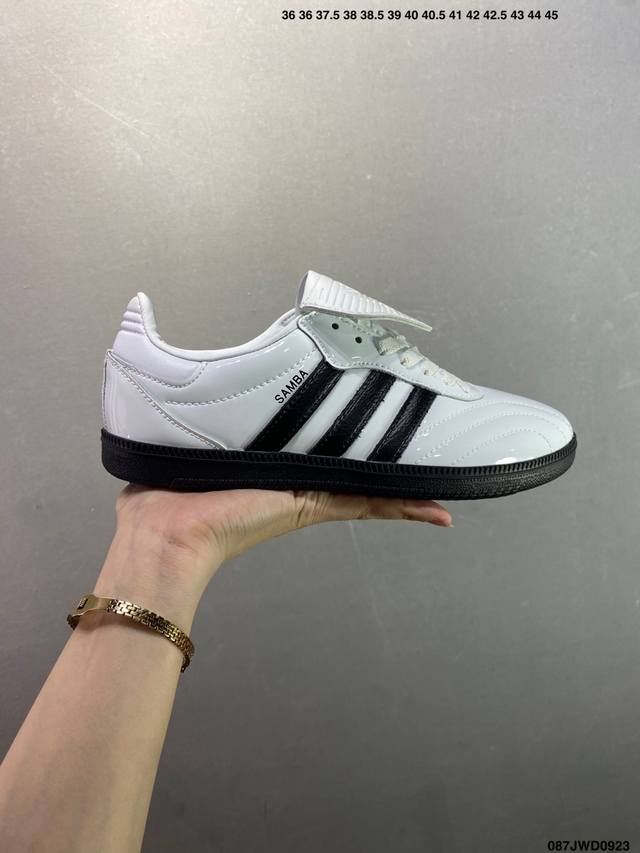 公司级Adidas Originals Samba Lt W 漆皮 阿迪达斯桑巴舞系列绅士德训足球风百搭低帮休闲运动板鞋 这款板鞋展示了高质量的工艺 带有装饰的