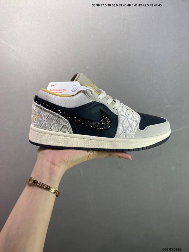 Nike Air Jordan 1 Low Aj1乔1低帮休闲板鞋 同步官方配色 原档冲孔鞋头 四线拉帮 鞋舌高弹海绵填充 官方货号:553558 113 Si