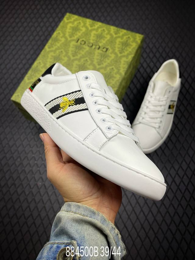 B Gucci 轻奢单品 古驰百搭休闲运动板鞋 明星同款 小红书爆款 精选头层小牛皮 鞋面走线工整 清晰质感 高端时尚 简约大气 防滑舒适 鞋底采用固特异内外锁