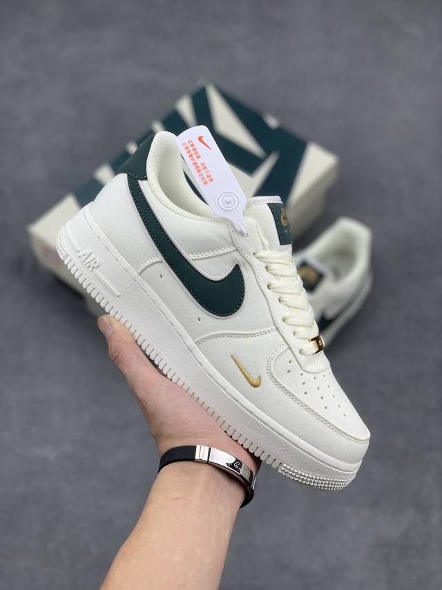 工厂p套现 福利特价 原本地220版本 官方同步发售 公司级 Nike Air Force 1 '07 配色 深绿勾 布面空军一号低帮休闲板鞋 3M炫彩反光 进
