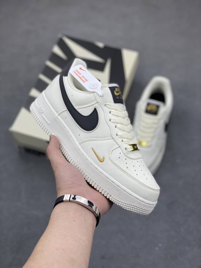 工厂p套现 福利特价 原本地220版本 官方同步发售 公司级 Nike Air Force 1 '07 黑金布面空军一号低帮休闲板鞋 3M炫彩反光 进口牛筋布