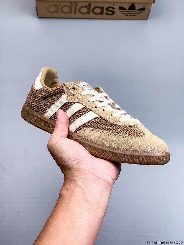 Adidas Samba Og 经典德训鞋休闲板鞋 Adidas 近70年的经典Samba Og 修长的鞋楦,略微尖尖的鞋头,翻毛皮的鞋头拼接,这些我们都看得到