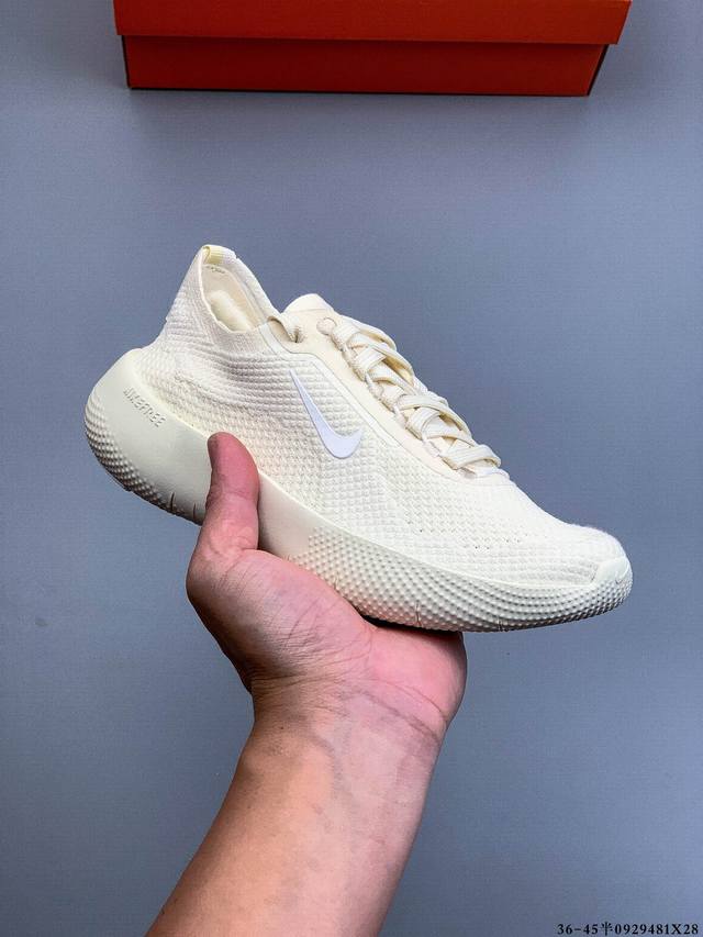 耐克 Nike Free 2025 新款轻便缓震透气训练跑鞋 全新上市的 Nike Free 2025 采用经典的黑白配色，展现简约而充满动感的风格。鞋面由黑色