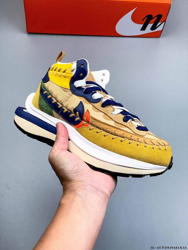 Sacai X Nike Ldvaporwaffle Mix 联名复古百搭华夫鞋休闲鞋 两双鞋款分别采用纯黑配色设计以及黄绿蓝多色拼接设计打造。 熟悉的双层 S