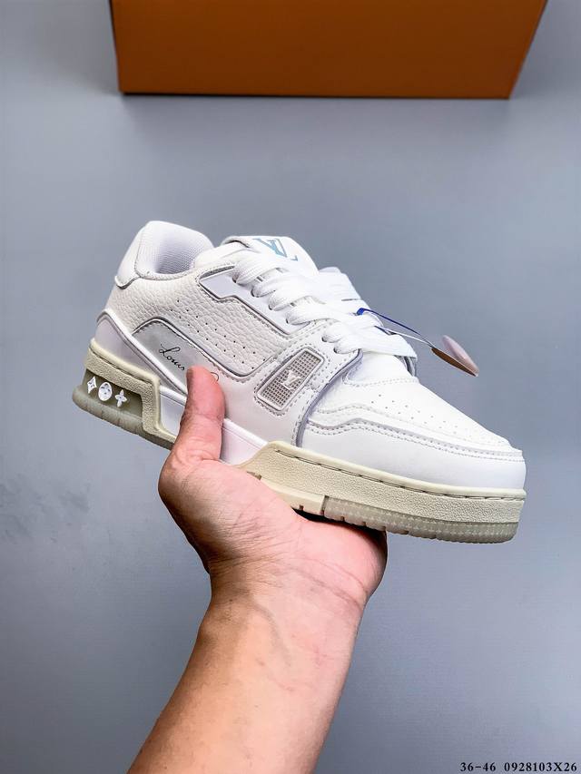 路易威登 Louis Vuitton Lv路易威登板鞋 乘风破浪的姐姐争先种草款,舒适透明底和百搭性霸屏整个时尚娱乐圈，正品1:1套楦复刻，细节调整完美主义！鞋