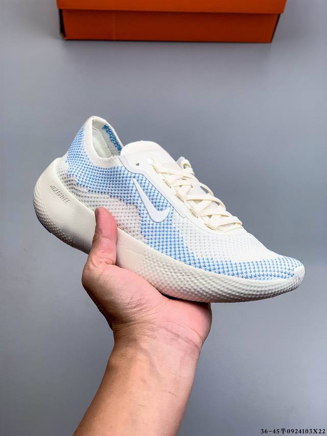 耐克 Nike Free 2025 新款轻便缓震透气训练跑鞋 全新上市的 Nike Free 2025 采用经典的黑白配色，展现简约而充满动感的风格。鞋面由黑色