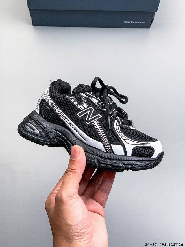 New Balance Nb740 英产 轻便复古休闲运动跑步鞋百搭小童鞋 全鞋身以网格布作为基地，在细节部分以皮革作为辅助添加，流线感很强。外形和New Ba
