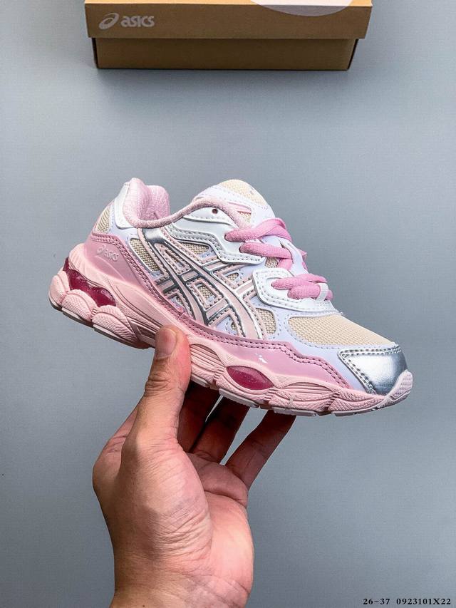 Asics 亚瑟士Gel-Nyc 2055透气网眼鞋面百搭休闲小童鞋！配合部分合成革材质 采用全新Ahar+橡胶材质 更加耐磨 0923101X22