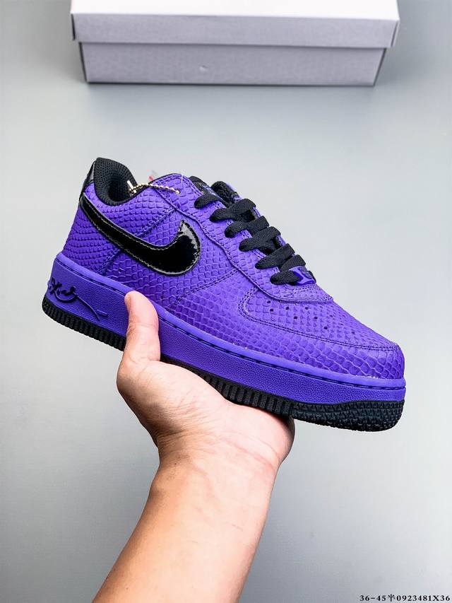 原楦数据纸版，采用硬质优质皮革鞋面材质，内置全掌Air Sole气垫。耐克 Nike Air Force 1 Low 空军一号低帮百搭休闲运动板鞋 092348