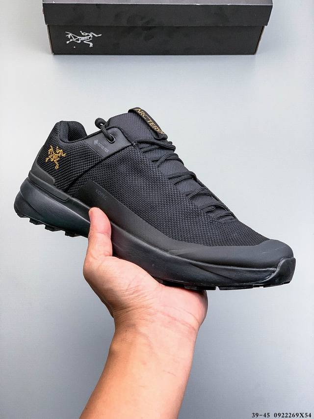 公司级！Arcteryx始祖鸟 Norvan Kopec Gtx 覆盖防水 低帮户外登山徒步鞋 特有的独立衬垫 穿着更合脚 带有Gore-Tex防水内衬 提供透