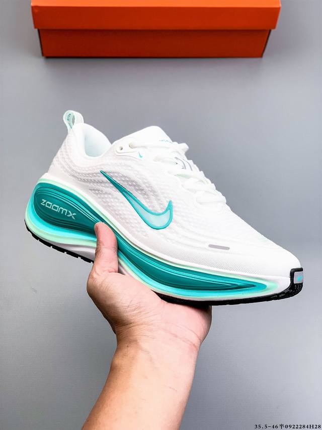 公司级！Nike Vomero plus 耐克 舒适减震防滑 低帮跑步鞋 全掌Reactx泡绵中底 前掌和后跟还配备了Air Zoom气垫单元 据说跑起来更快更