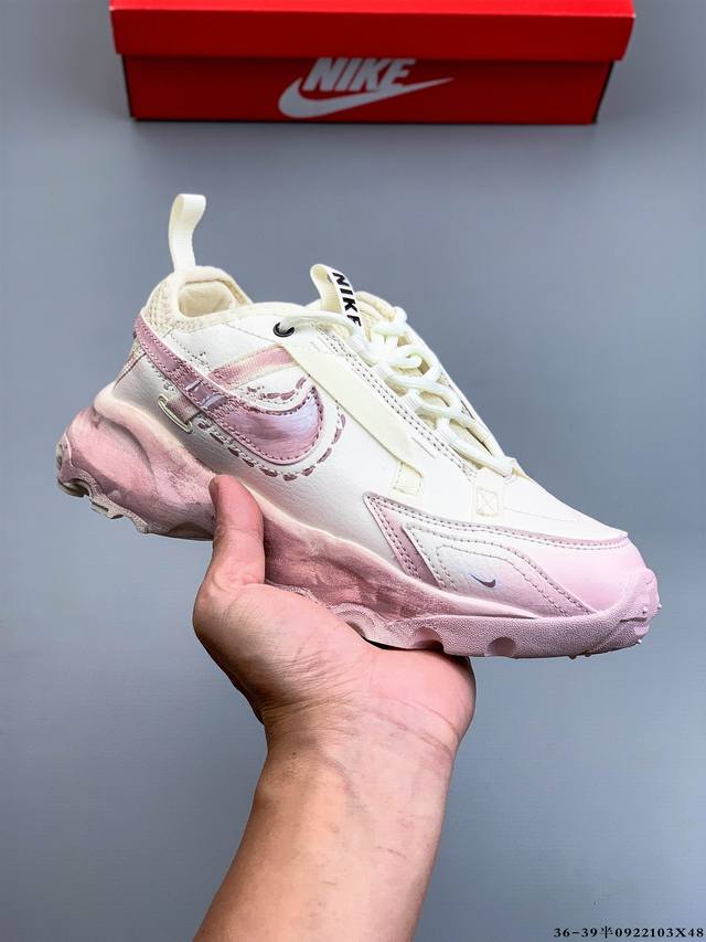 公司级！Nike Tc 7900 ‘Diy’定制 耐克 增高厚底休闲老爹鞋 注入非凡时尚气息 塑就高雅外观 合成材质搭配柔软丝绒 该鞋款保留了挚爱的加垫鞋口 柔