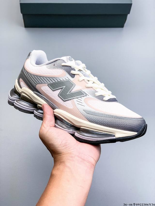 新百伦 New Balance Nb U 0Ea 运动跑步鞋。此复刻经典鞋款，加入当下大热的户外元素，以曾经篮球鞋款型式样加以打造鞋款造型。编织鞋带以及加强稳固