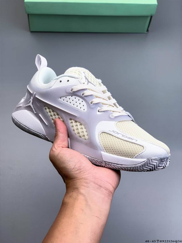 Jordan Heir pf 新款男子篮球鞋 继承者一代运动鞋。今年 神秘感十足 的 Jordan 新鞋！又曝光了新配色！标志性的鞋身框架与皮质鞋头和网眼材料共