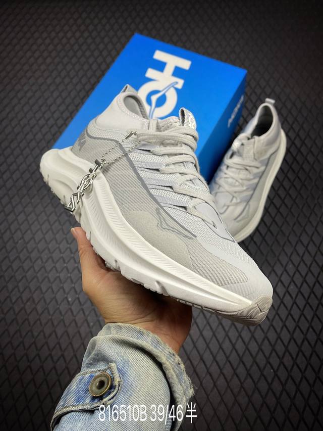 B Hoka M Kawana Mid 轻量中帮户外越野跑鞋 户外山脉越野轻量运动跑鞋 鞋面用轻的无缝架构 鞋带用了弹性不易松脱的扁宽弹性鞋带 轻薄的Tpu贴在