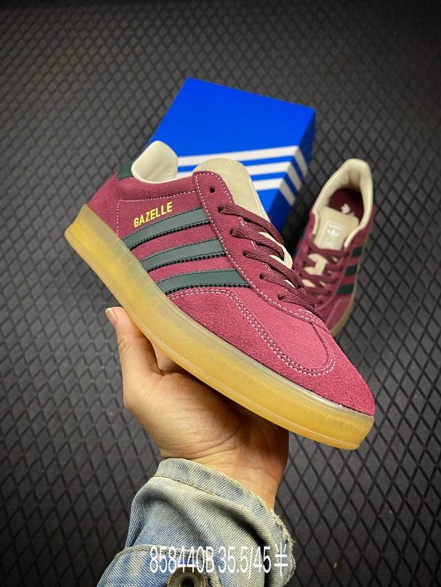 B Ad Gazelle Indoor Trainers 羚羊内训系列低帮复古百搭休闲运动德训风板鞋 Jh5403 90年代经典的复刻版！自60年代以足球训练鞋