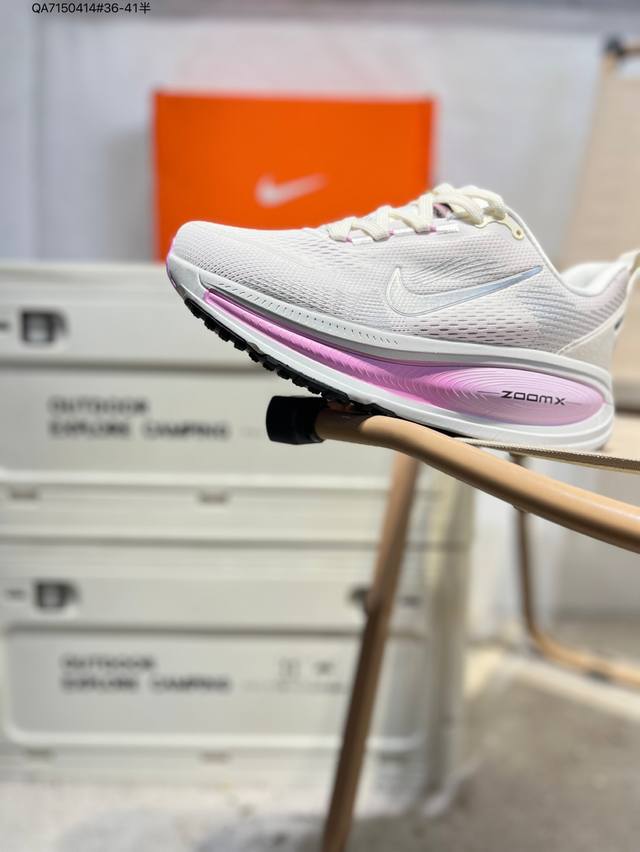 Nike Vomero 18 耐克 舒适减震防滑 低帮跑步鞋 全掌Reactx泡绵中底 前掌和后跟还配备了Air Zoom气垫单元 据说跑起来更快更舒适哦 这次