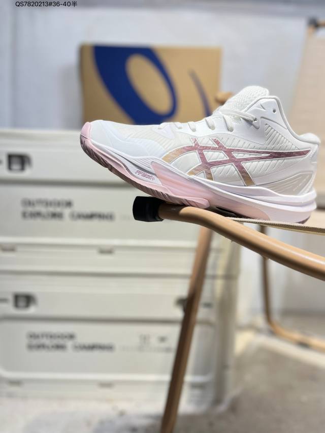 Asics Sky Elite Ff Mt 3亚瑟士经典跑鞋 如今机能风和户外风吹得正劲，便是主打“Urban Outdoor机能越野风格”，城市和户外场景都能