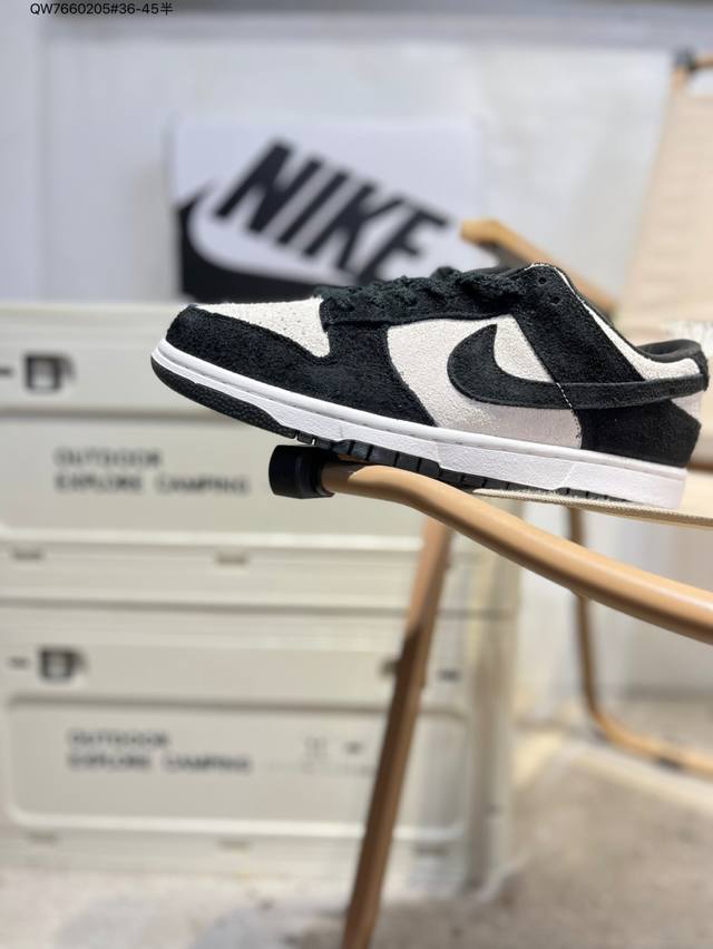 耐克Nike Dunk Low 板鞋Sb系列经典百搭休闲运动板鞋加厚鞋舌的填充，使舒适性大大提升，同时也更方便穿脱中底部分则加入了脚感柔软舒适Zoomair气垫