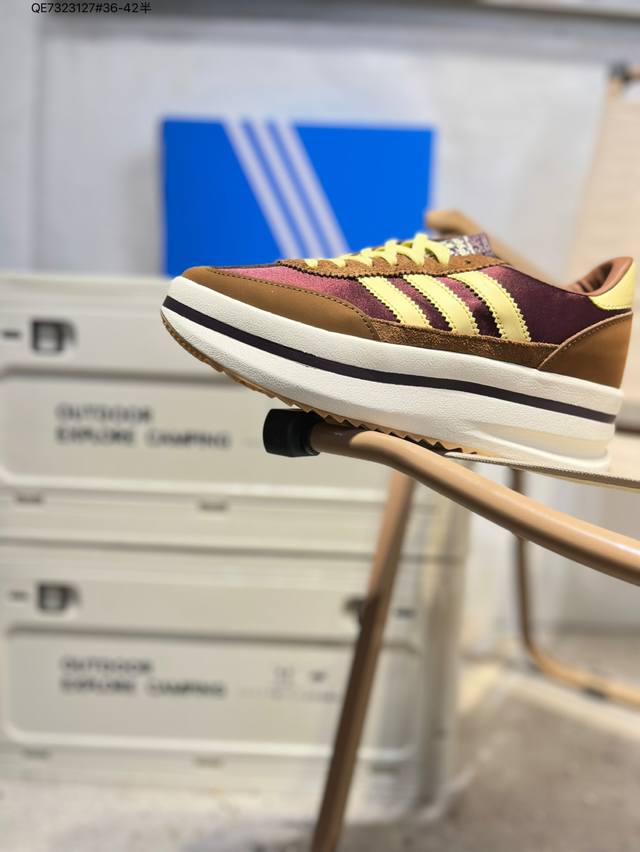 Adidas 阿迪达斯 升级原楦原纸版开发版型，采用翻毛皮组合网织布鞋面材质，内嵌环保海玻璃鞋垫，中底搭载一次发泡模Eva缓震物料组合外置耐磨橡胶大底隔多年回归