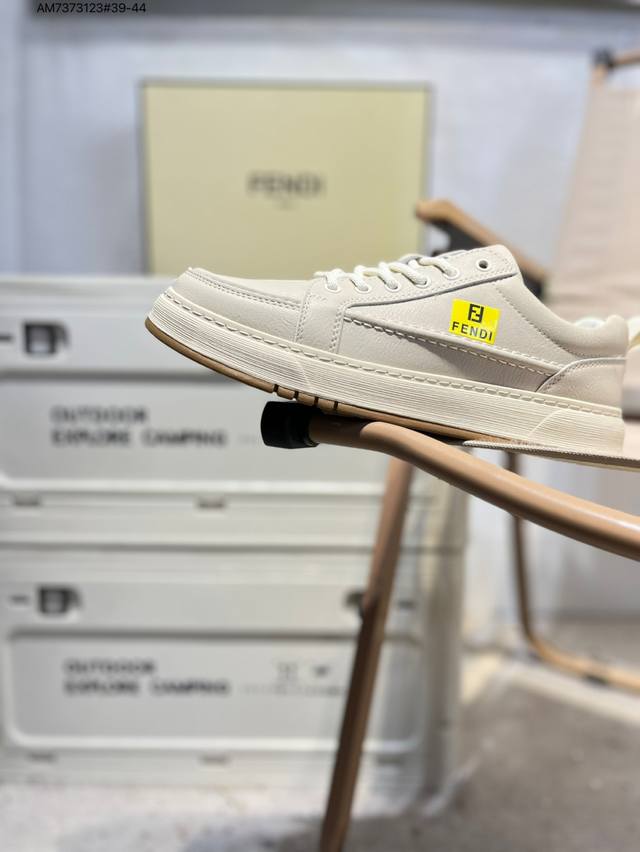 Fendi 芬迪 板鞋 休闲鞋 独家官网一比一开模 渠道原装订单 釆用精选舒适面料 鞋面走线工整 清晰质感 高端时尚 简约大气7E1493 Am7373123#