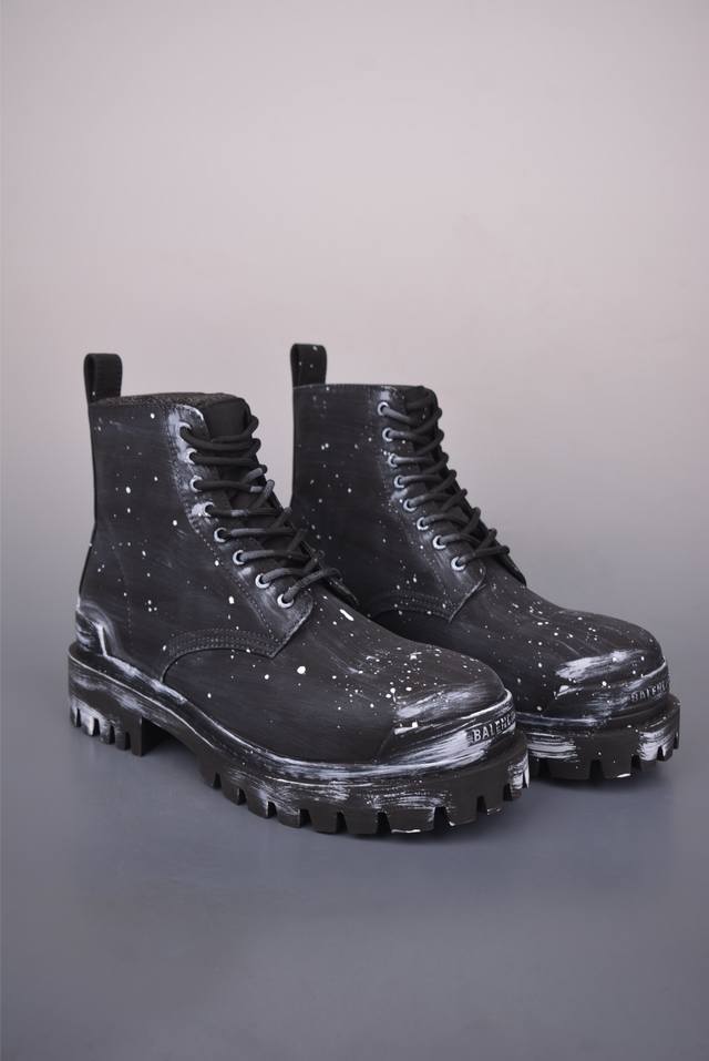 巴黎世家Balenciaga 泼墨做旧马丁靴 厚底马丁靴休闲军靴德比靴鞋 原版购入开发 做货 极致做旧 巴黎世家做旧的款式百分之90都是好看的 这双靴子也不例外