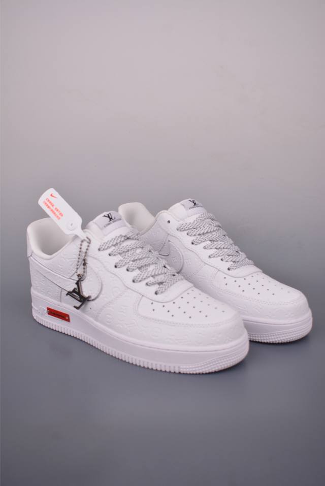 Nike Air Force 1 Low Lv联名 原楦头原纸板 打造纯正空军版型 专注外贸渠道 全掌内置蜂窝气垫 原盒配件 原厂中底钢印、拉帮完美 官方货号: