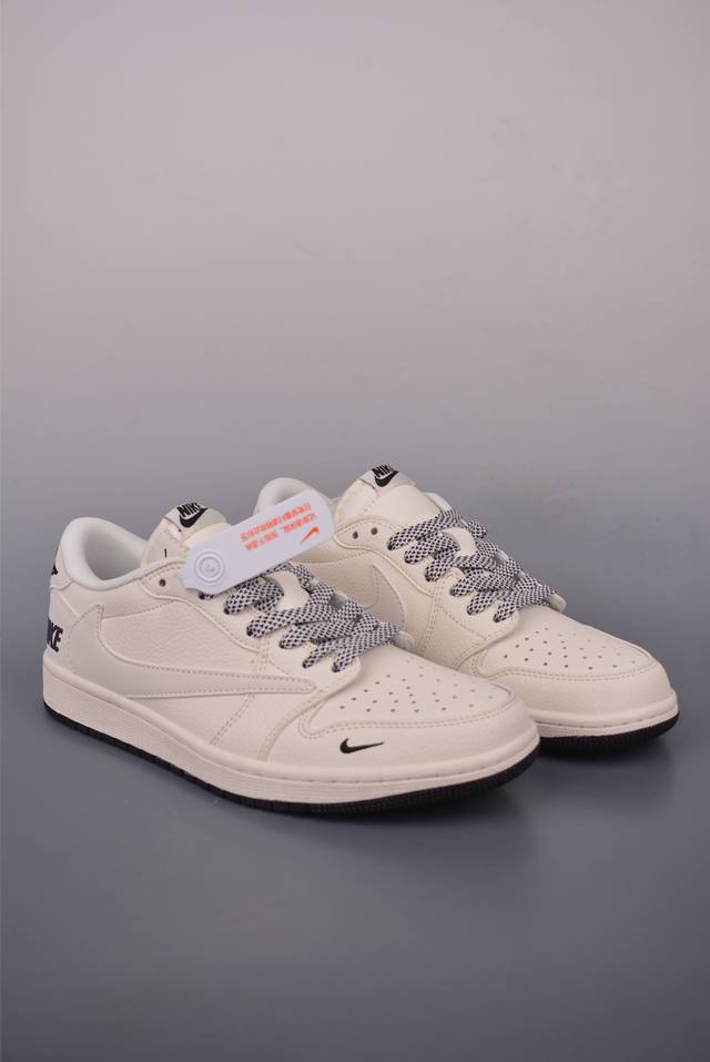 360 Fragment X Travis Scott Air Jordan 1 Low 三方联名倒钩 全新的三方联名低帮倒钩鞋面延续了黑脚趾设计，整双鞋以全荔