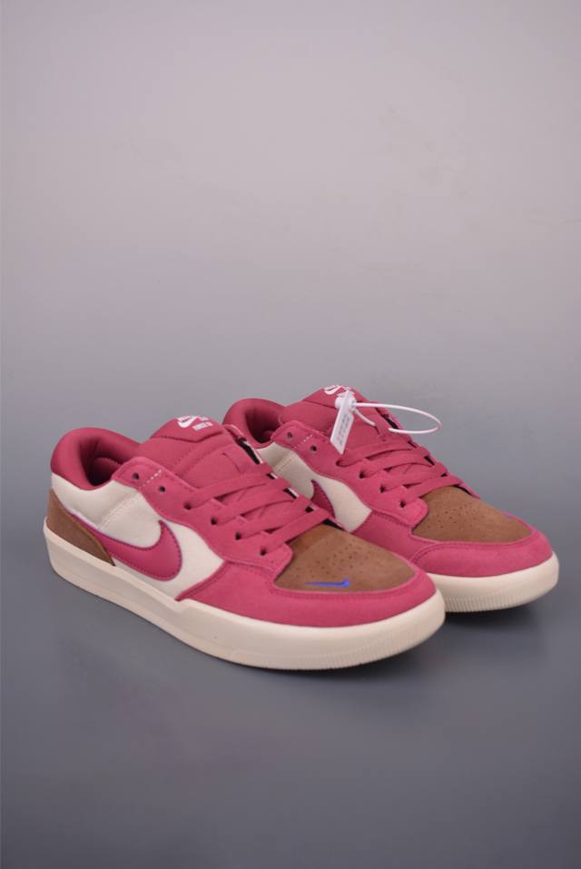 耐克Nike Sb Force 58 硫化杯底 传统篮球风格 原楦版型 Nike Sb Force 58 男 女滑板鞋采用包边设计 经久耐穿 硫化结构则有效提升