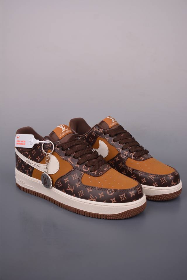 Nike Air Force 1 Low Lv联名 原楦头原纸板 打造纯正空军版型 专注外贸渠道 全掌内置蜂窝气垫 原盒配件 原厂中底钢印、拉帮完美 官方货号: