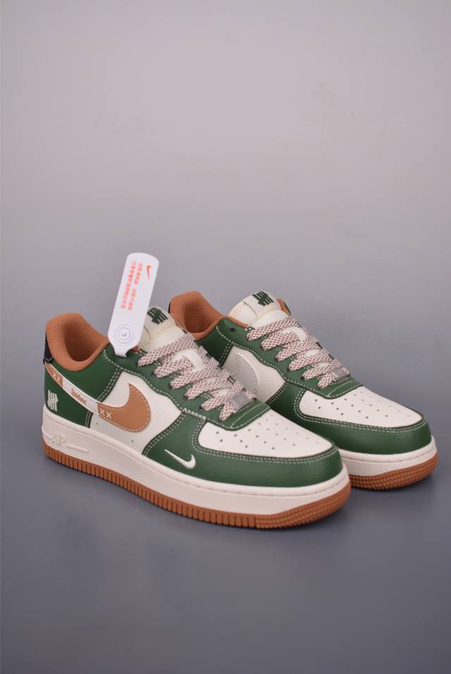 Nike Air Force 1 Low Un联名 原楦头原纸板 打造纯正空军版型 专注外贸渠道 全掌内置蜂窝气垫 原盒配件 原厂中底钢印、拉帮完美 官方货号:
