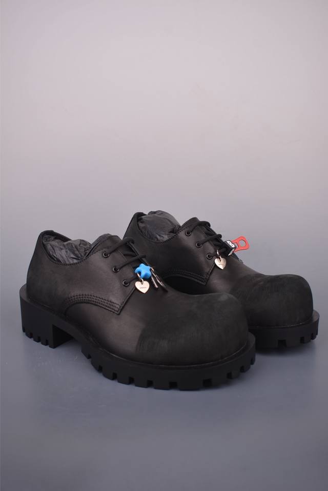 Balenciaga 巴黎世家 Rhino Derby 走秀款Bb扣德比 低帮厚底休闲皮鞋 原版开发 进口头层牛皮材质 内里小牛皮 外观时尚大气 鞋底采用耐磨的