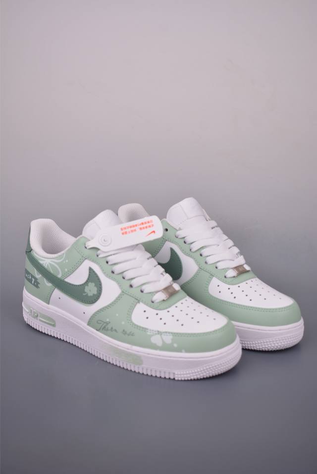 Nike Air Force 1 Low 四叶草 原楦头原纸板 打造纯正空军版型 专注外贸渠道 全掌内置蜂窝气垫 原盒配件 原厂中底钢印、拉帮完美 官方货号: