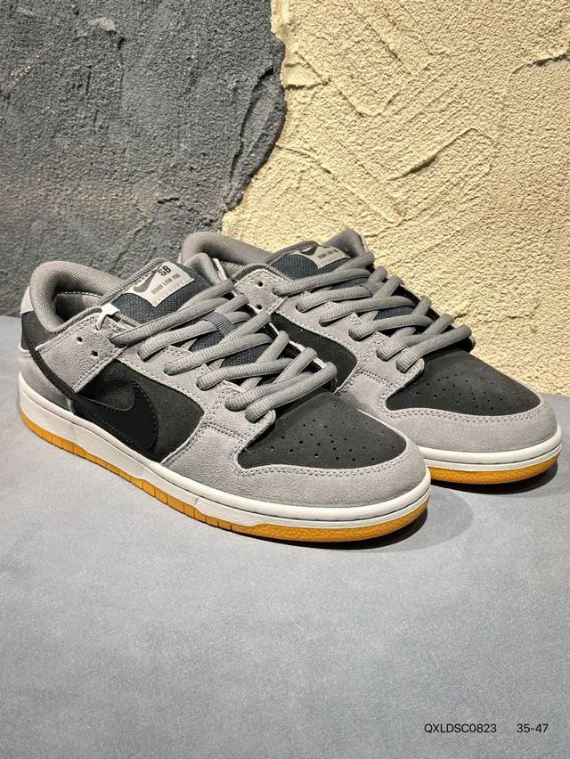 新品上市实拍 Sb Dunk Low pro 扣篮系列复古低帮休闲运动滑板板鞋。采用脚感柔软舒适Zoomair气垫，有效吸收滑板等极限运动在落地时带来的冲击力，