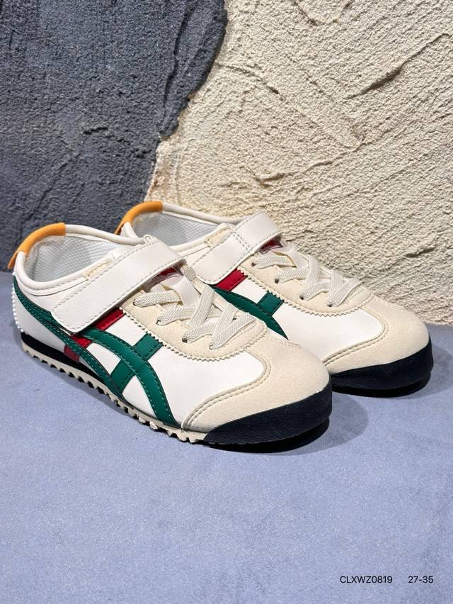 新品上市实拍 Asics Ointsuka Tiger Moage Co 亚瑟士鬼冢虎复古经典跑鞋 产品从款式颜色造型上体现出追求舒适和细节的完美 鞋类更是推崇