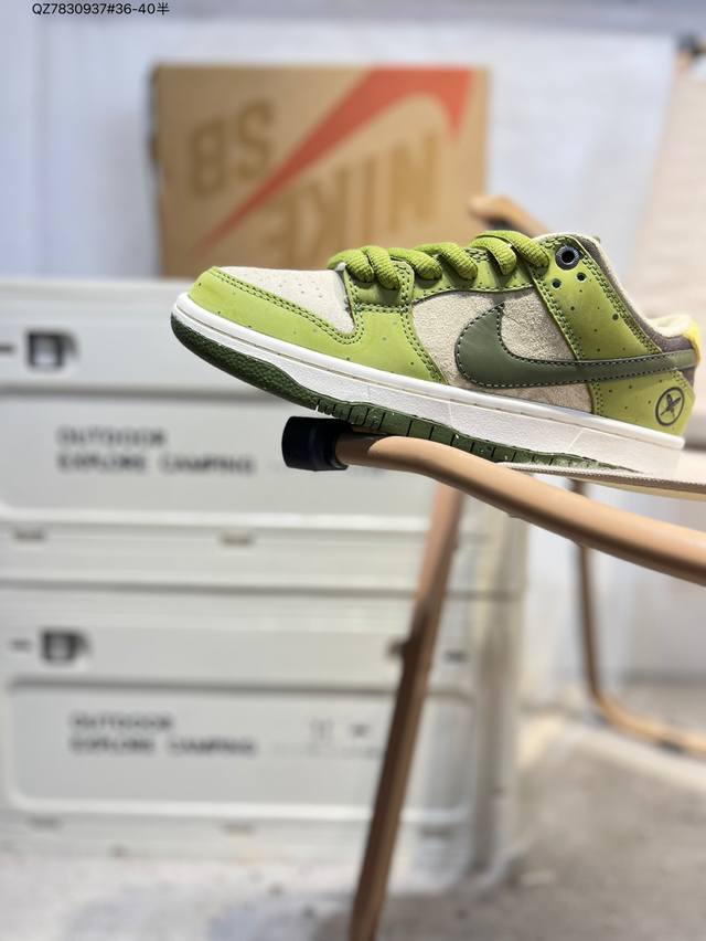 耐克Nike Dunk Low 板鞋Sb系列经典百搭休闲运动板鞋加厚鞋舌的填充，使舒适性大大提升，同时也更方便穿脱中底部分则加入了脚感柔软舒适Zoomair气垫