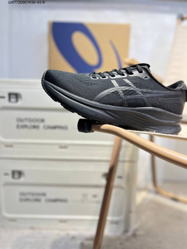 Asics Gel- Kayano 32 亚瑟士经典跑鞋 如今机能风和户外风吹得正劲，便是主打“Urban Outdoor机能越野风格”，城市和户外场景都能轻松