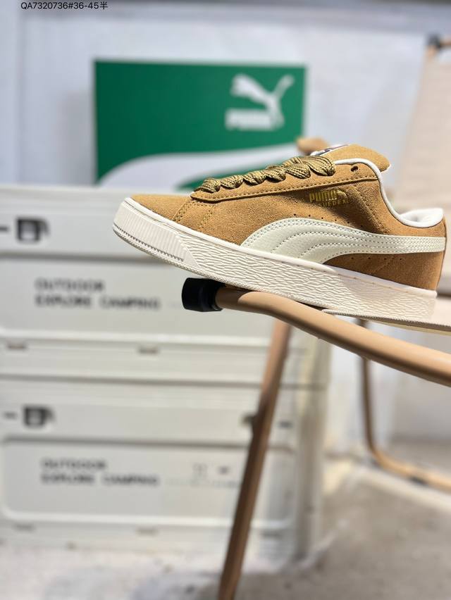 puma Suede Xl 彪马新款面包鞋男女同款复古休闲板鞋 赠送一双鞋带 鞋身通体采用细腻的麂皮材质 厚实柔软 质感出众 鞋侧保留puma标志性跑道图案 侧