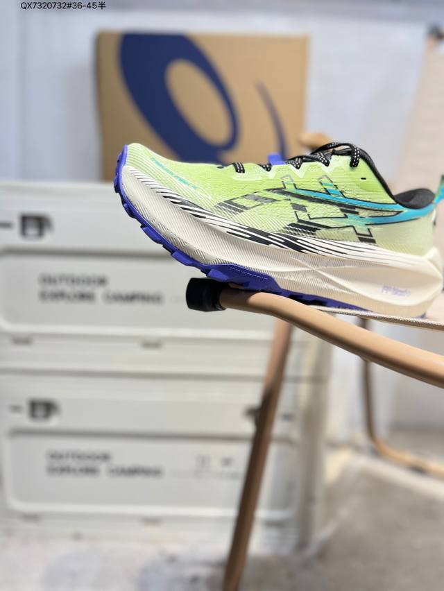 Asics Trabuco Max 4亚瑟士经典跑鞋 如今机能风和户外风吹得正劲，便是主打“Urban Outdoor机能越野风格”，城市和户外场景都能轻松应对