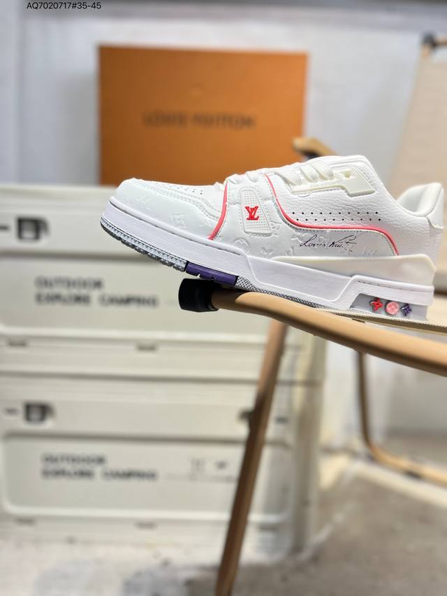 路易威登 Louis Vuitton Lv路易威登板鞋 新款 Lv Trainer最新配色运动鞋 L家 篮球鞋风格运动鞋 该鞋由艺术总监 Virgil Ablo