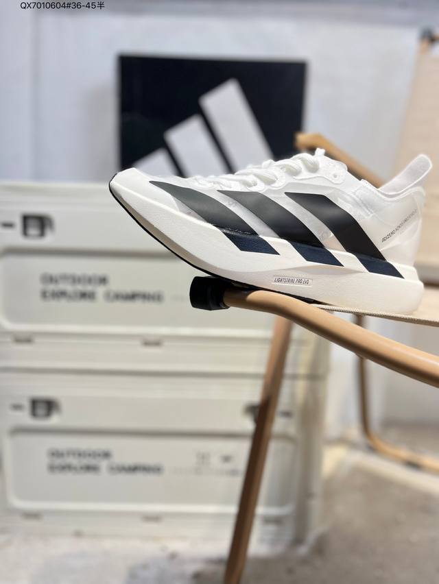 Adidas Adizero pro Evo 4 M 全掌碳板 阿迪超轻透气缓震跑鞋 整体外观造型与Adizero Adios pro Evo 1非常相似 中底