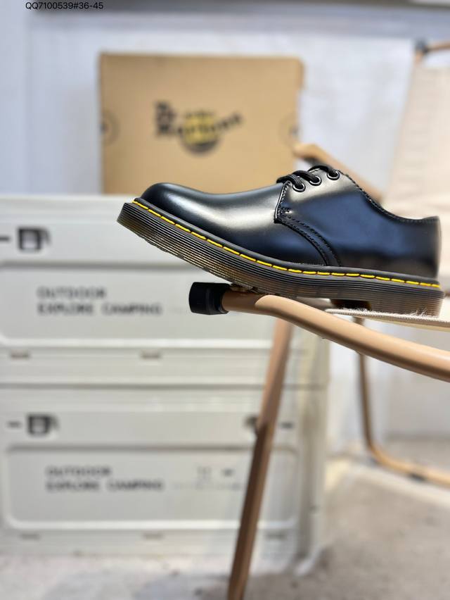 Dr.Martens 马丁医生1460系列 厚底全机车走线 原材生产 香港代购 同一批次订单 全头层牛皮 进口橡胶大底 耐穿耐磨 专柜包装 爱酷的女生 男生 可